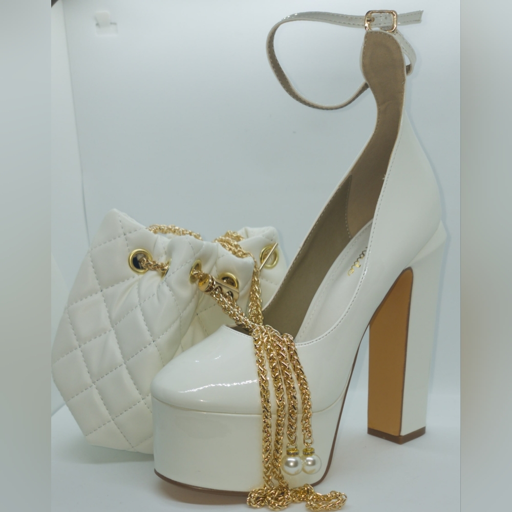 White vegan leather puffy bucket bag with gold strap - Picture 4 of 4